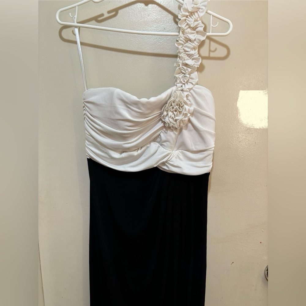 Enfocus Studio One-Shoulder Dress in White and Black